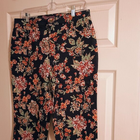 Gloria Vanderbilt Amanda Denim Black Floral Capris, Sz 10, High Rise, New - Picture 1 of 5